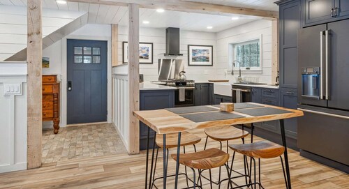 Carriage House with Valley Views, Rock Haven