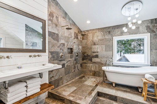 Luxury Home, Dog Suite - Rock Haven Carriage House