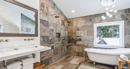 Luxury Home, Dog Suite - Rock Haven Carriage House