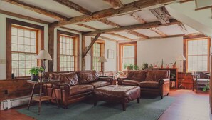 Fernseher, Kamin, Arbeitsbereiche