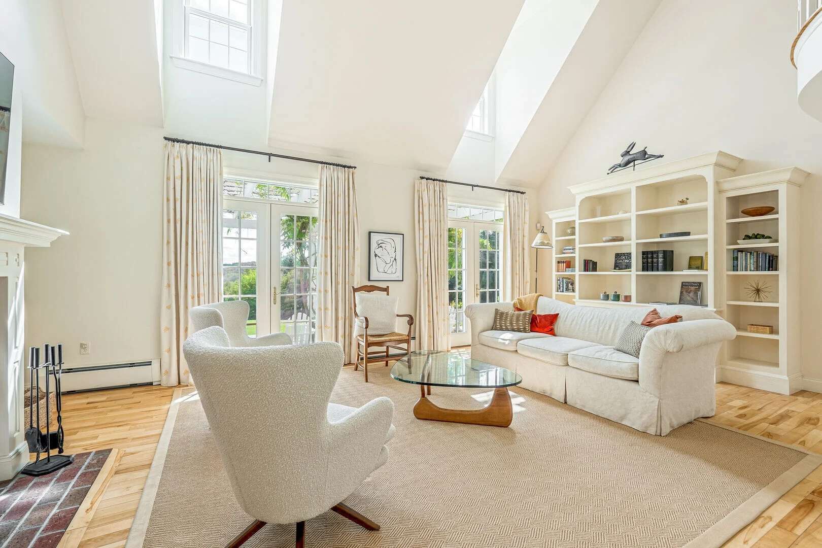 Télévision, cheminée