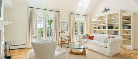 Télévision, cheminée