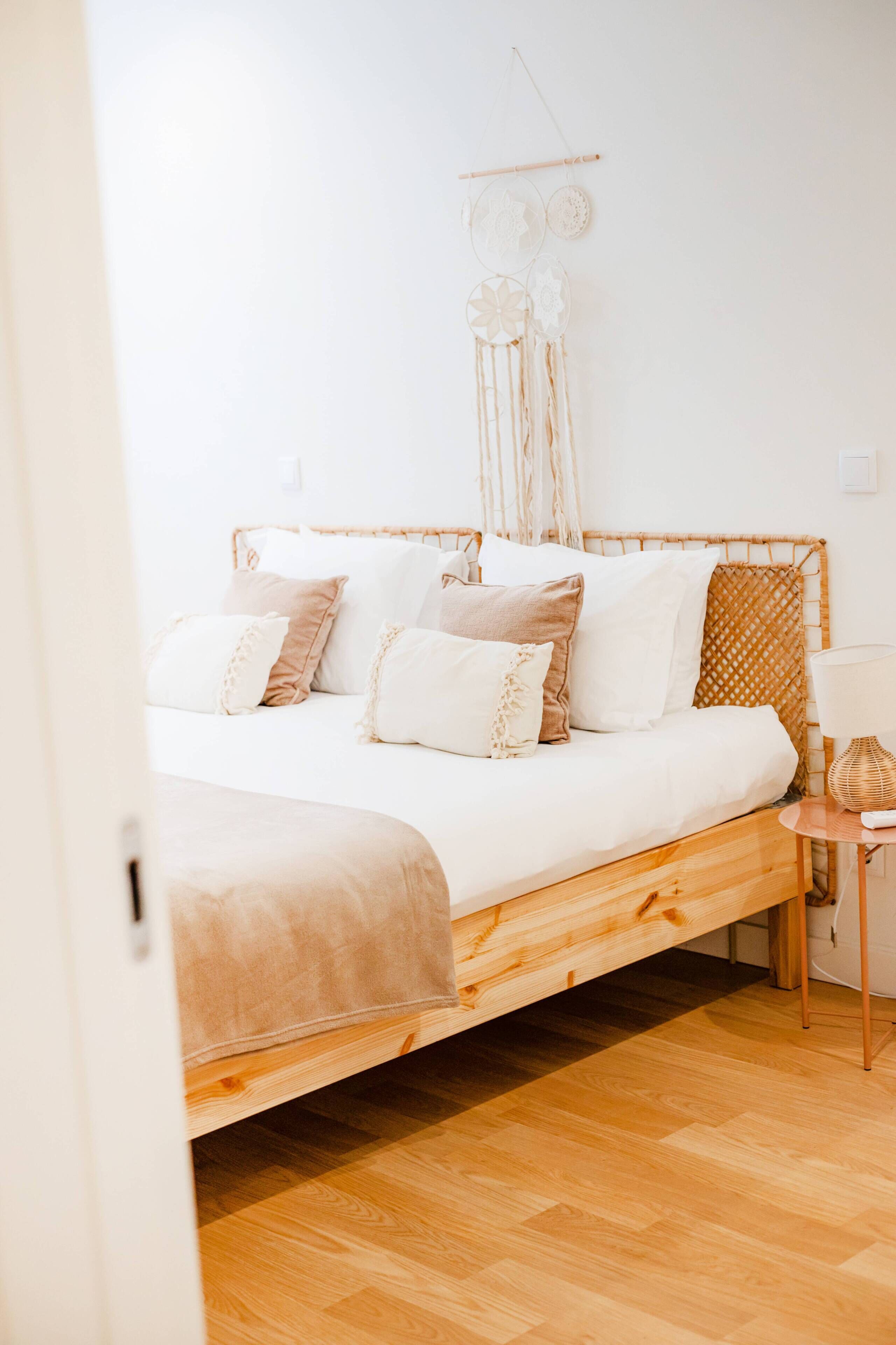 2 bedrooms, desk, iron/ironing board, Internet