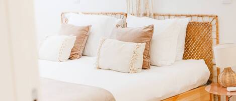 2 bedrooms, desk, iron/ironing board, Internet