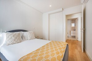 1 bedroom, iron/ironing board, Internet, bed sheets - Paraíso Porto Living (Porto)