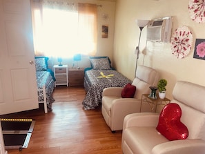 3 bedrooms, in-room safe, free WiFi, bed sheets