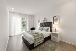 2 bedrooms, iron/ironing board, travel crib, internet