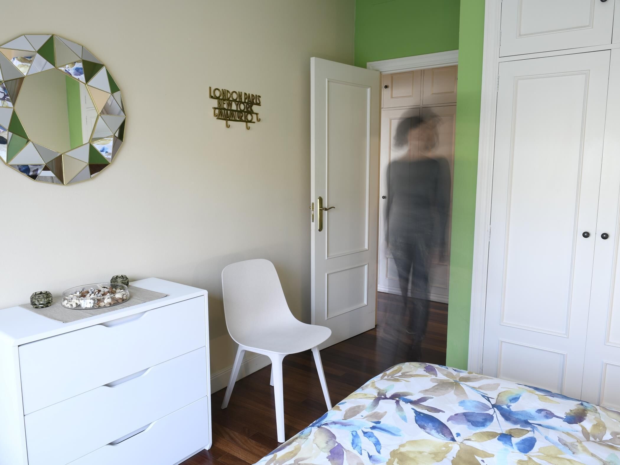 2 slaapkamers, een strijkplank/strijkijzer, gratis wifi, beddengoed