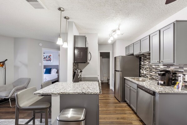 Departamento, 1 habitación | Cocina privada | Refrigerador con congelador, microondas, horno y parrilla de estufa 