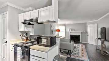 Apartment, 2 Bedrooms (QueenBed) | Private kitchen | Full-sized fridge, microwave, oven, stovetop
