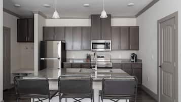Apartment, 1 Bedroom | Private kitchen | Full-sized fridge, microwave, oven, stovetop