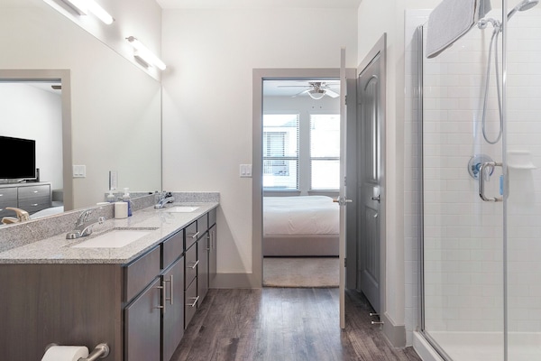 Apartment, 2 Bedrooms | Bathroom | Free toiletries, hair dryer, towels, soap