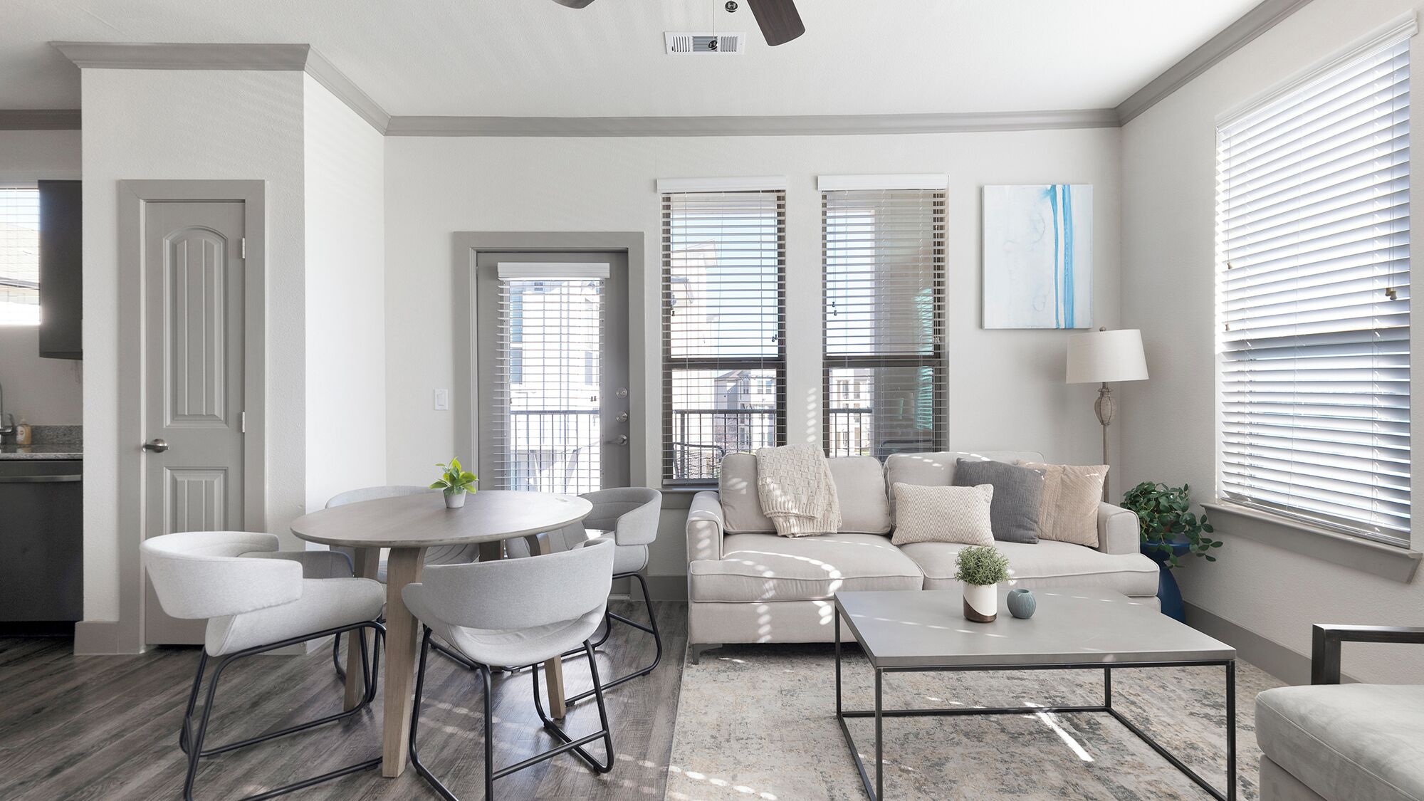 Appartamento, 2 camere da letto (QueenBed) | Area soggiorno | TV 40 pollici con canali digitali