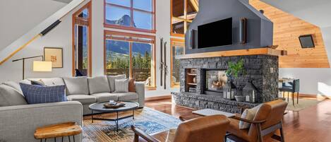 Smart TV, fireplace, stereo