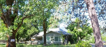 Chardonnay Room at Kerbyville Inn