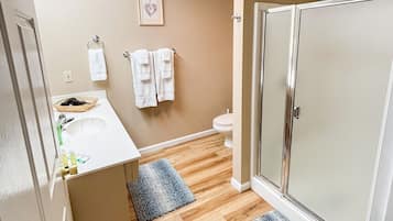 Sèche-cheveux, serviettes fournies