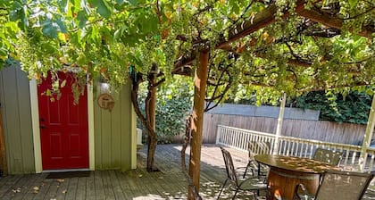 Rosé Room at Kerbyville Inn