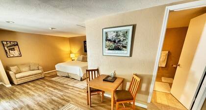 Burgundy Room at Kerbyville Inn - Newly Remodeled