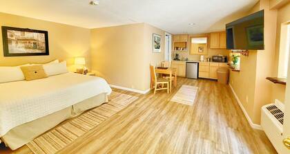 Burgundy Room at Kerbyville Inn - Newly Remodeled