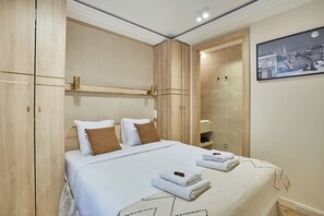 Apartment | Ruang kerja komputer riba, seterika/papan seterika, cadar katil 