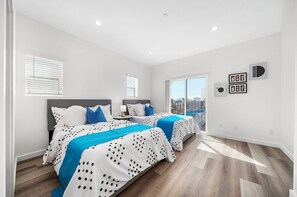 Standard Double Room, Non Smoking - Comfort Suite Los Angeles (Los Angeles)