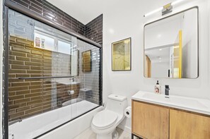 Comfort Single Room, Non Smoking | Bathroom - Comfort Suite Los Angeles (Los Angeles)
