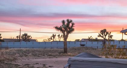 Discoasis Joshua Tree - 2.5 Acres w/ Bar & Hot Tub