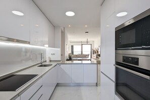 Microonde, forno, piano cottura, lavastoviglie