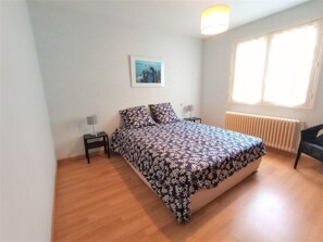 3 chambres, fer et planche à repasser, Wi-Fi, draps fournis