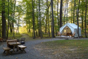 Outdoor dining - Private Glamping Tent (Vernon Township)
