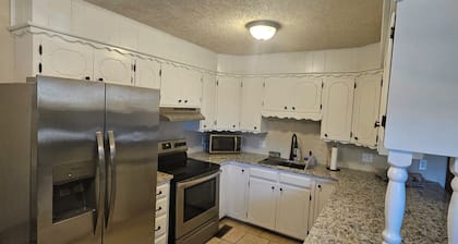 Charming 2-Story Townhouse Retreat – Perfect for Your Next Getaway!