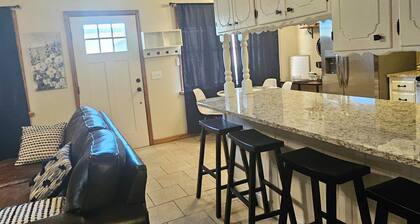 Charming 2-Story Townhouse Retreat â Perfect for Your Next Getaway!