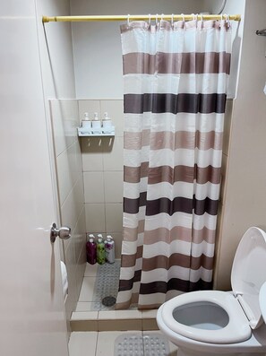 Håndklær, såpe og toalettpapir