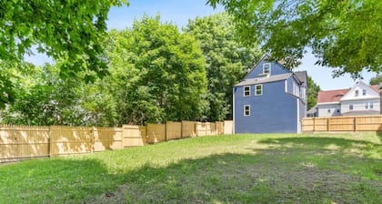 Fully Furnished 1st Floor Retreat, Comfort Awaits