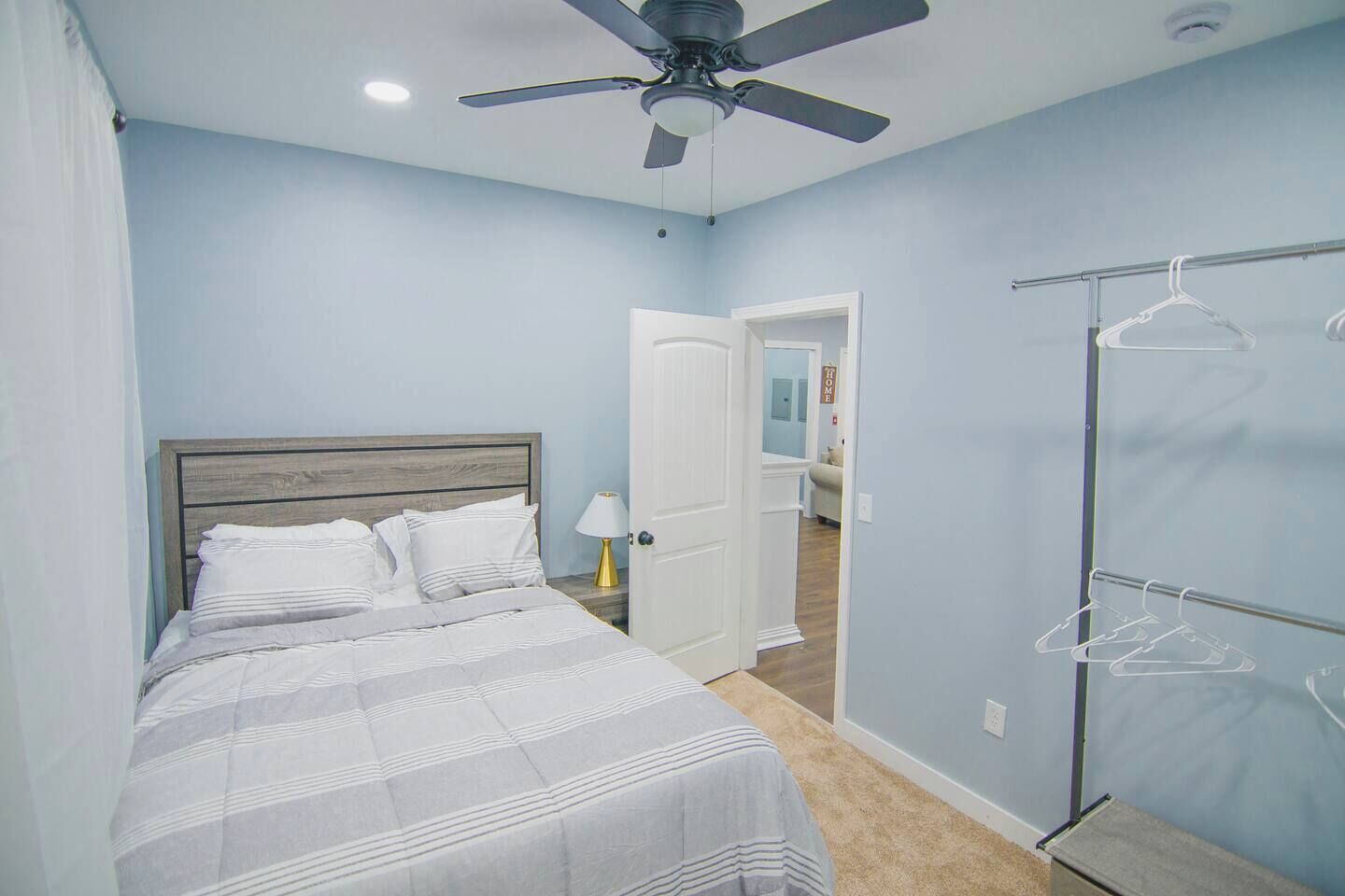 4 多间卧室、熨斗/熨衣板、WiFi、床单