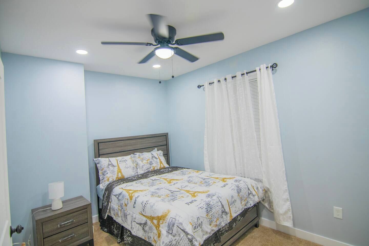 6 bedrooms, iron/ironing board, WiFi, bed sheets