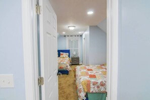 6 bedrooms, iron/ironing board, WiFi, bed sheets