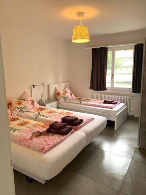 2 habitaciones, tabla de planchar con plancha y wifi gratis 