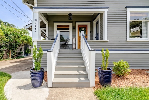 Exterior - 1910 Craftsman on Walnut (Albany)
