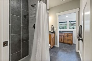 Amenidades de baño ecológicas y secadora de cabello 