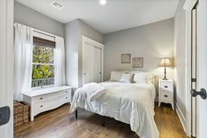 2 bedrooms, desk, iron/ironing board, WiFi