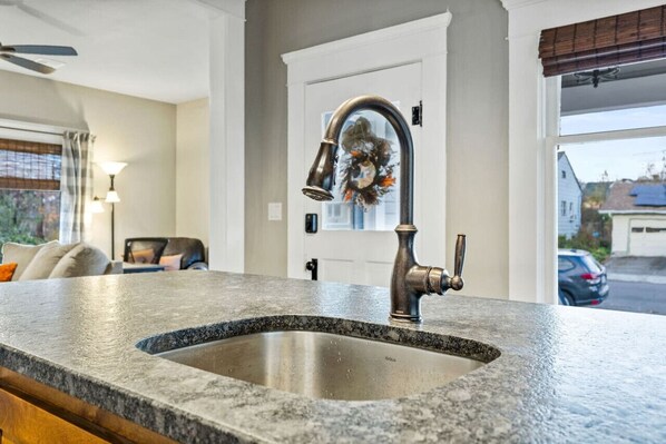 Interior - 1910 Craftsman on Walnut (Albany)