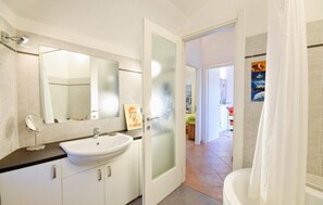Douche, sèche-cheveux
