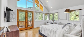 Serene 4-bedroom mountain home with WiFi in Boulder
