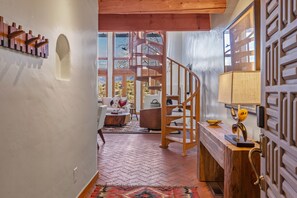 Interior - Casa Serenata: Monthly Luxury Home, Panoramic Mountain Views near Santa Fe Opera (Santa Fe)