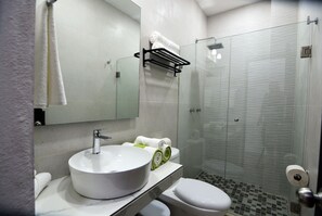 Basic Apartment, 1 Queen Bed, Kitchen | Bathroom