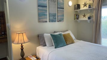 Habitación estándar doble, baño privado, vistas a la montaña (Standard 1 Bed Micro) | 1 dormitorio, wifi gratis, ropa de cama y accesible en silla de ruedas