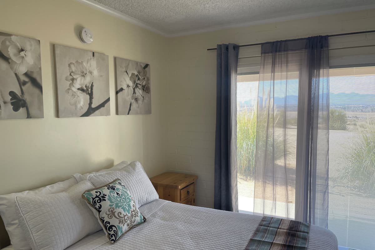 Deluxe Studio, Ensuite, Mountain View (01 Standard 1 Bed Stove) | 1 bedroom, free WiFi, bed sheets, wheelchair access