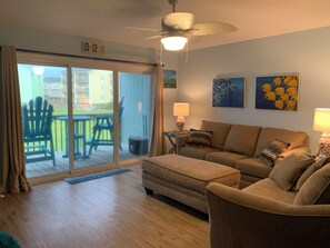 Smart TV - Beach Lovers, Oceanview, Cute 1 BR, 2 full BA condo in Surf City sleeps 5 (Surf City)