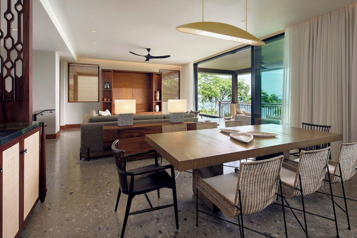 Sviitti, 1 parisänky, valtamerinäköala | Minibaari, ilmainen Wi-Fi, vuodevaatteet